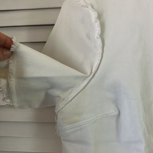 Harvey Faircloth White Distressed Top - Picture 11 of 13